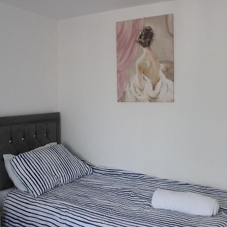 Exquisite And Modern 2 Bed Maisonette Harmondsworth Esterno foto
