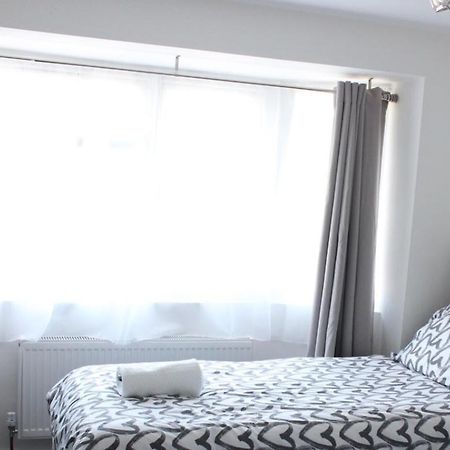 Exquisite And Modern 2 Bed Maisonette Harmondsworth Esterno foto