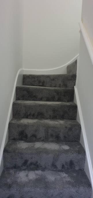 Exquisite And Modern 2 Bed Maisonette Harmondsworth Esterno foto