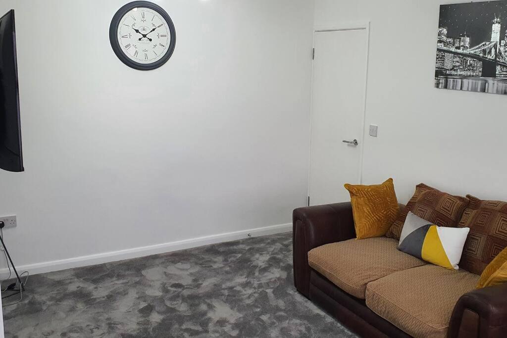 Exquisite And Modern 2 Bed Maisonette Harmondsworth Esterno foto