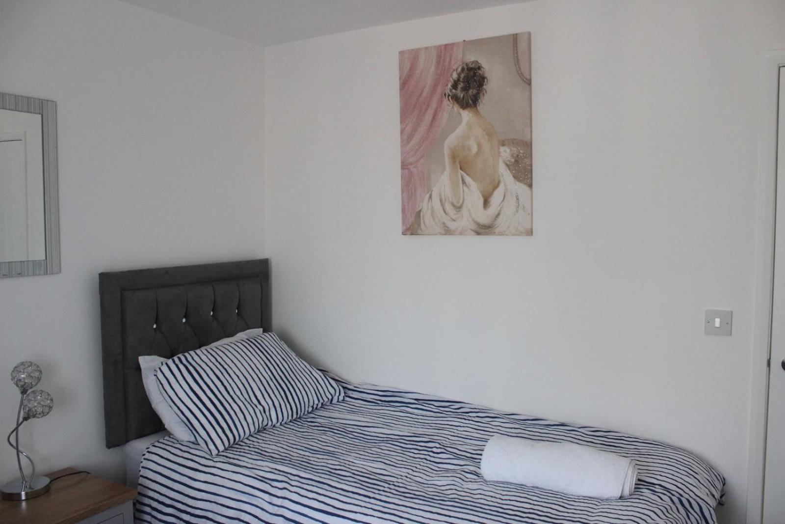 Exquisite And Modern 2 Bed Maisonette Harmondsworth Esterno foto